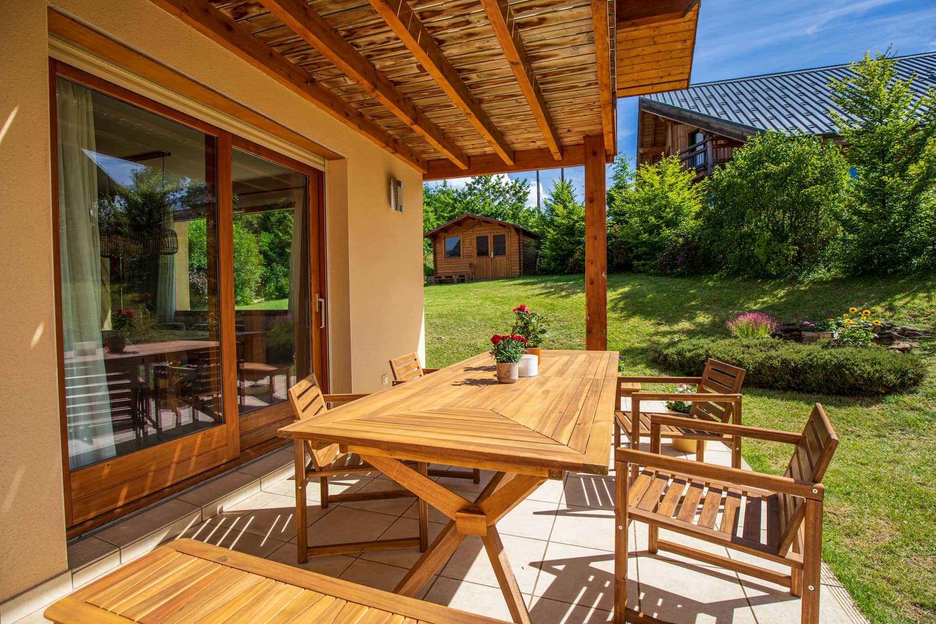 Terrasse exposée est de la maison